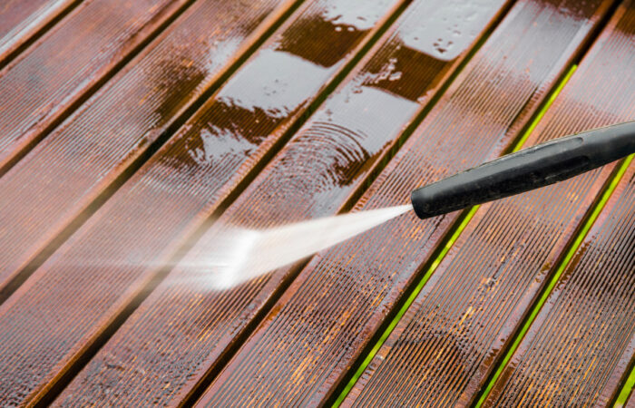 Aprende a realizar un buen mantenimiento de tus tarimas exteriores de madera