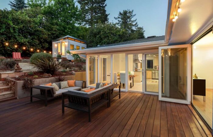 La mejor forma de aprovechar la terraza: con una tarima exterior.